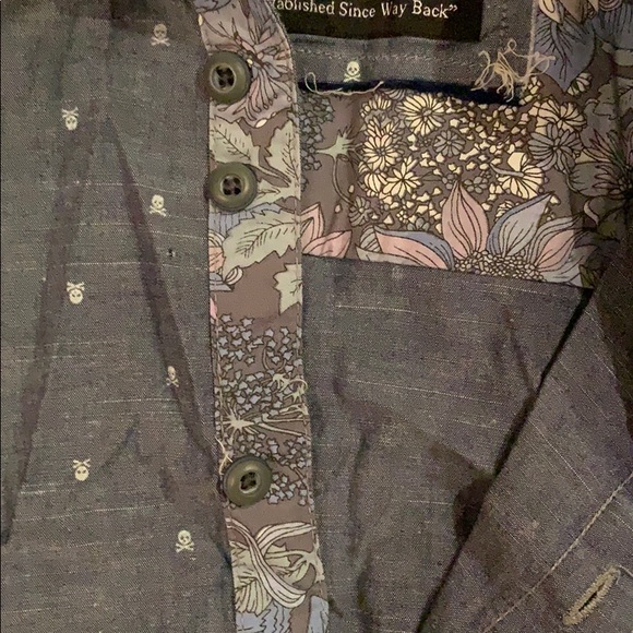 Skull pattern button up - Picture 5 of 5